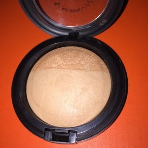 Mac mineralized skinfinish.