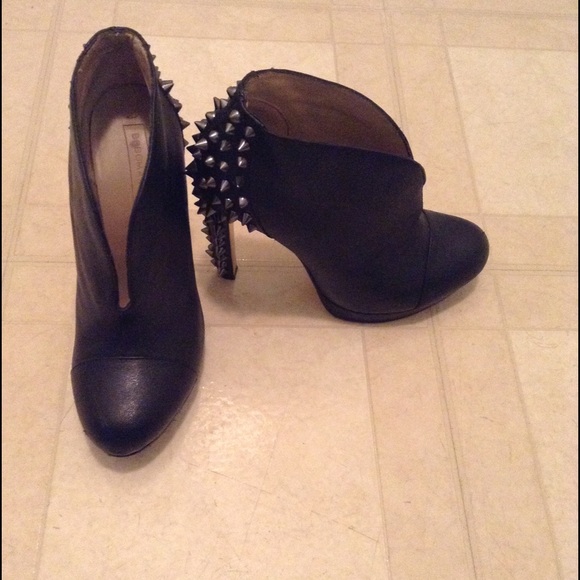 BCBG MAX AZRIA STUDD BOOTIES