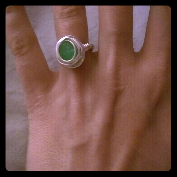 Silver/emerald green ring