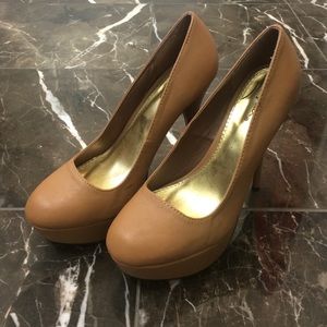 Tan/ nude color heels