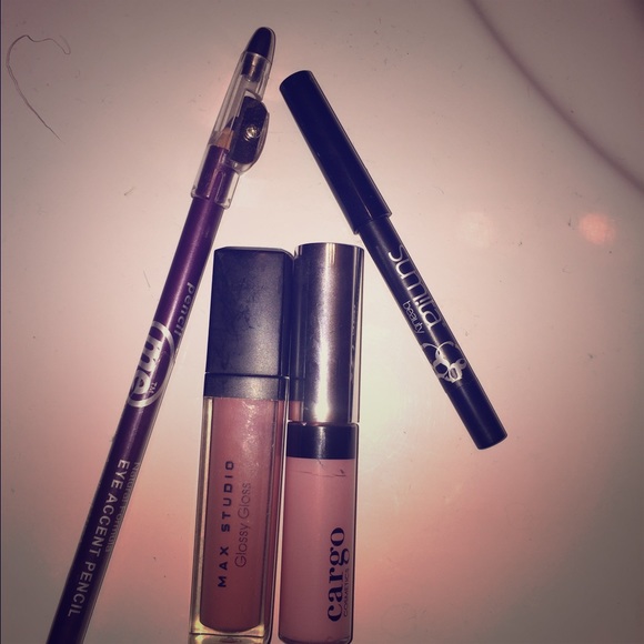 Makeup bundle NWT!!!