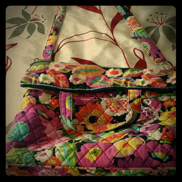 Vera Bradley purse!  Near perfect condition.  Worn