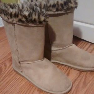 Wet Seal Fuzzy lined boots