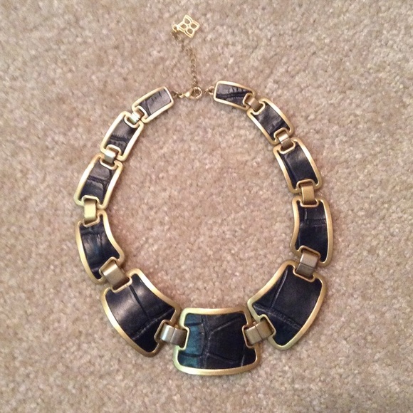 BCBG MAX AZRIA LEATHER NECKLACE
