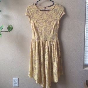 Adorable vintage style yellow lace dress