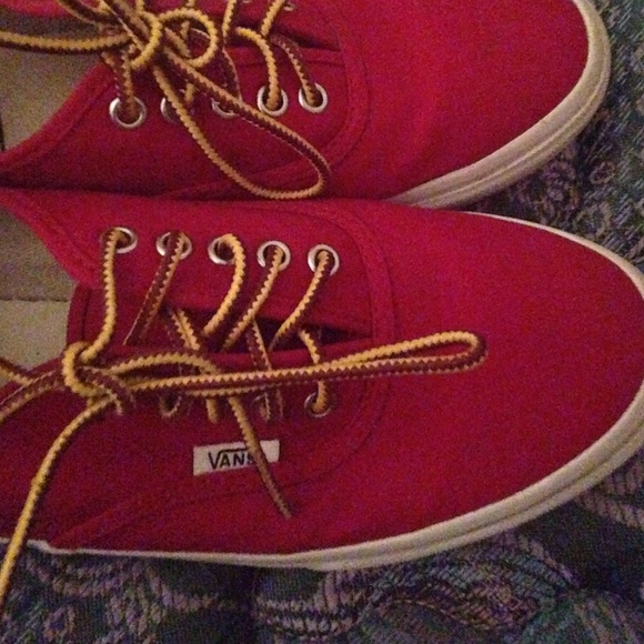 Red vans - Picture 2 of 3