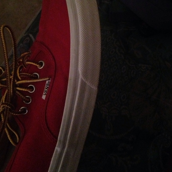 Red vans - Picture 3 of 3