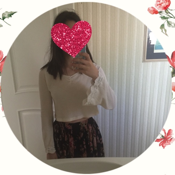 Pacsun Bell sleeve crop top - Picture 4 of 4