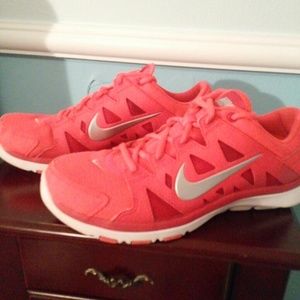 Nike Fitsole Athletic Shoes