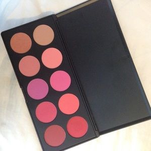 BH Cosmetics Glamorous Blush