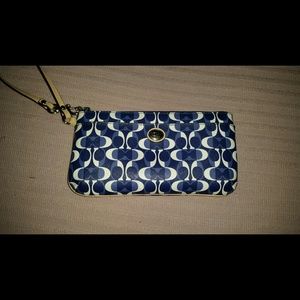 @vma92774 Blue and white Coach wristlet