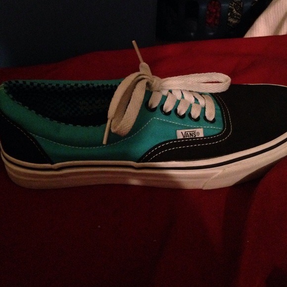 Vans - Picture 3 of 3