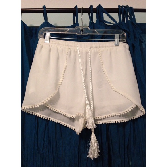 White loose shorts