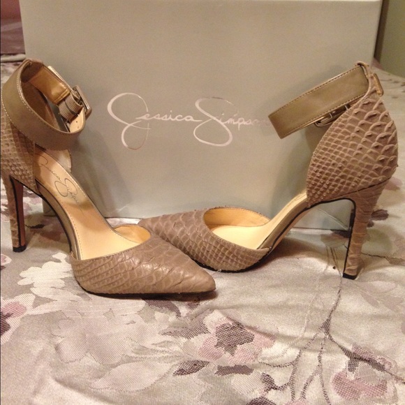 Sexy high heels shoes