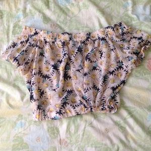 Off the shoulder crop top🌻🌻