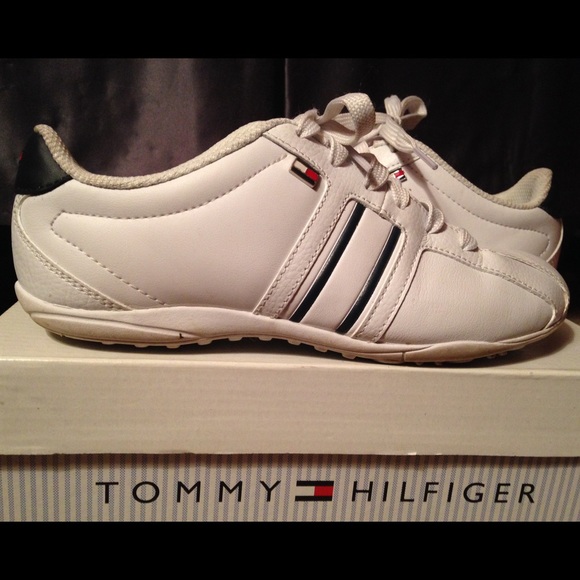EUC Tommy Hilfiger Sneakers Size 5.5