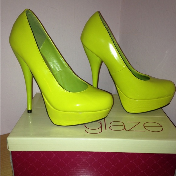 GLAZE Neon Yellow Size 6, 5-inch Heel Pumps