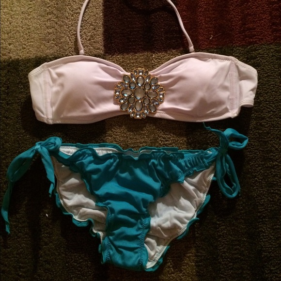 Bikini top and bottom ruffled strapless - Picture 1 of 3
