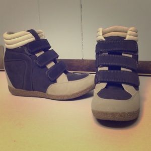 Sneakers with "hidden" heal.