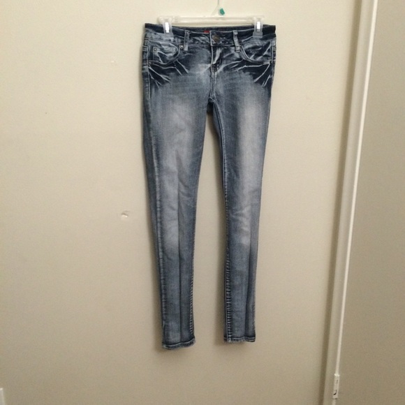 Light Wash Skinny Jeans ❤️