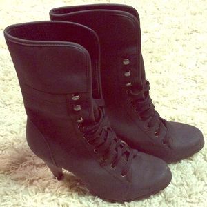 Black heeled boots