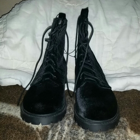 NWOT Cute Velvet combat boots!