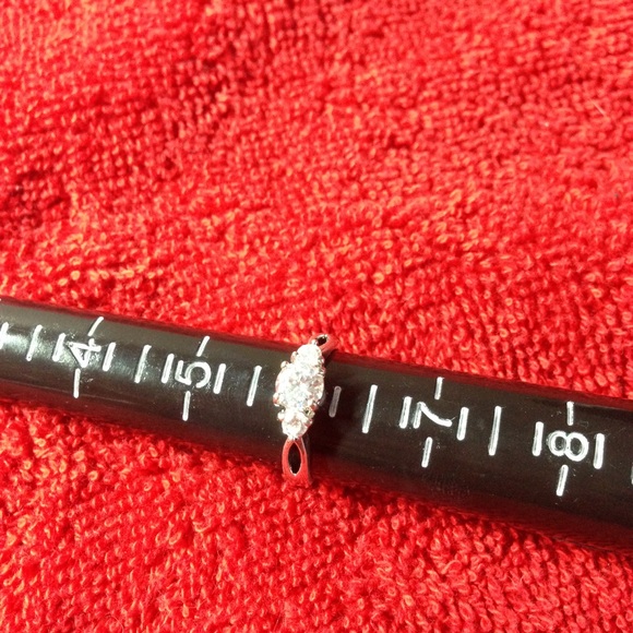 Sterling Silver cubic zirconia ring! - Picture 2 of 2