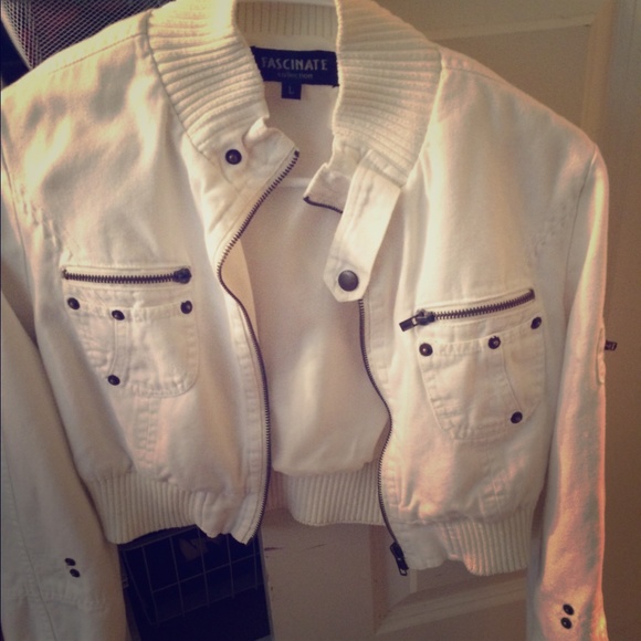 White cropped jean jacket !