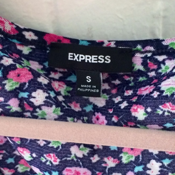 Express Floral Ruffle Top - Picture 3 of 3