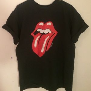 Rolling Stones printed tee! 👅