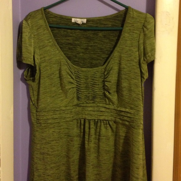Green scoop neck - Picture 1 of 1