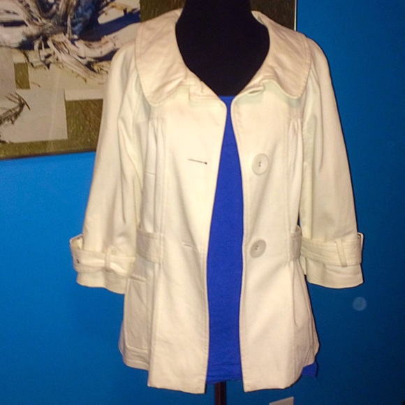 White 3/4 Length Sleeve Jacket