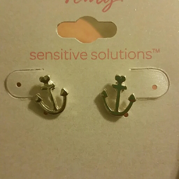 Anchor earrings