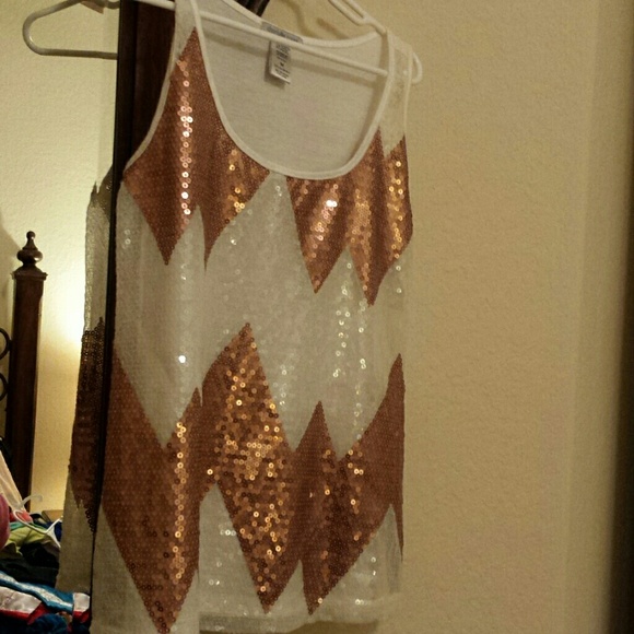 Like New Sequence  Sheer in front sequence tank to - Picture 2 of 3