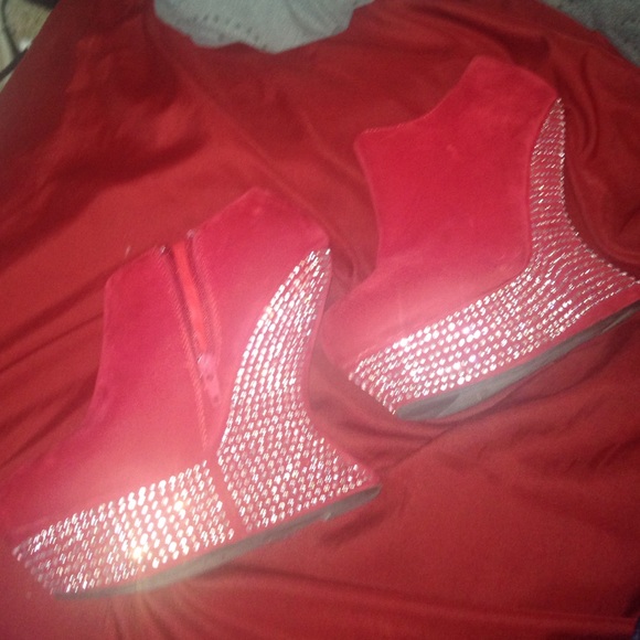 Red wedges