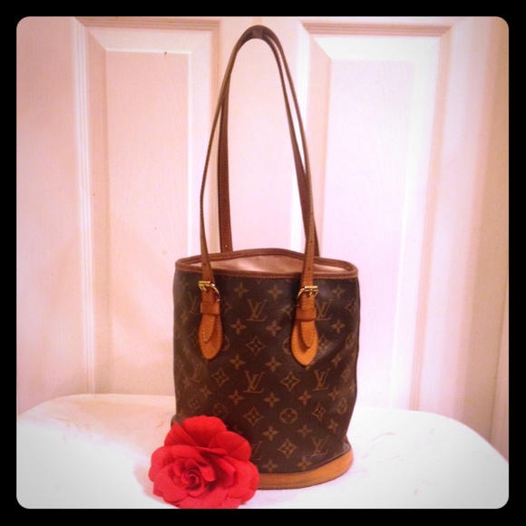 HOLD - 💯% LV Petite Bucket