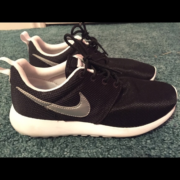 Nike Black Roshe Run