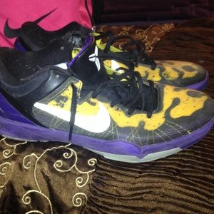 Nike Kobe poison frogs