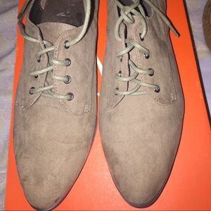 Taupe lace up Oxford
