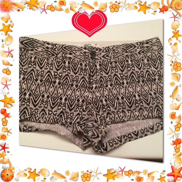 American Eagle short