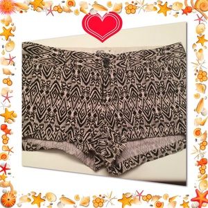 American Eagle short