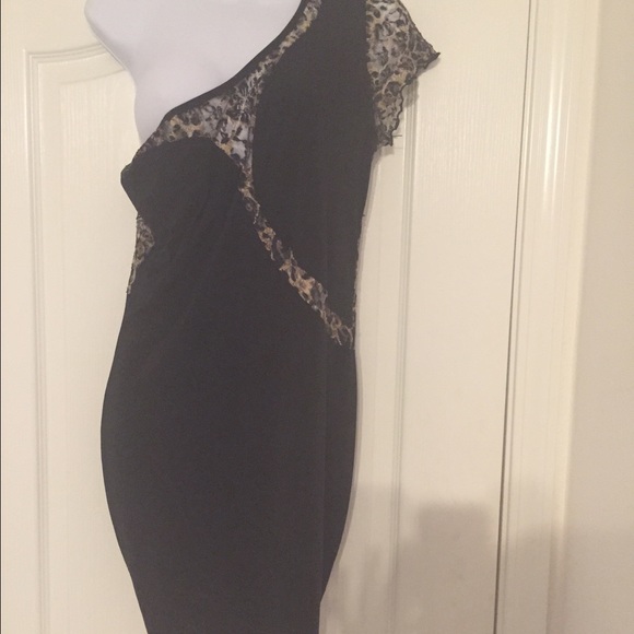 Cute one shoulder leopard print black dress.
