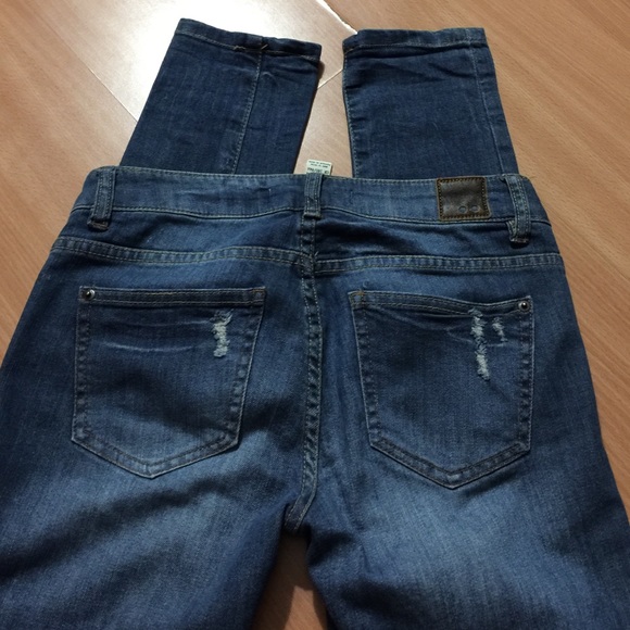 SOLD Distressed Skinny Jeans - Picture 4 of 4