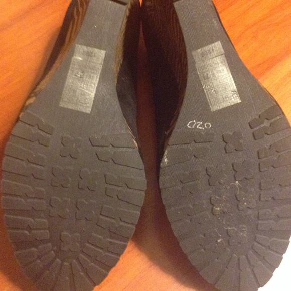 Shoes - Picture 3 of 4