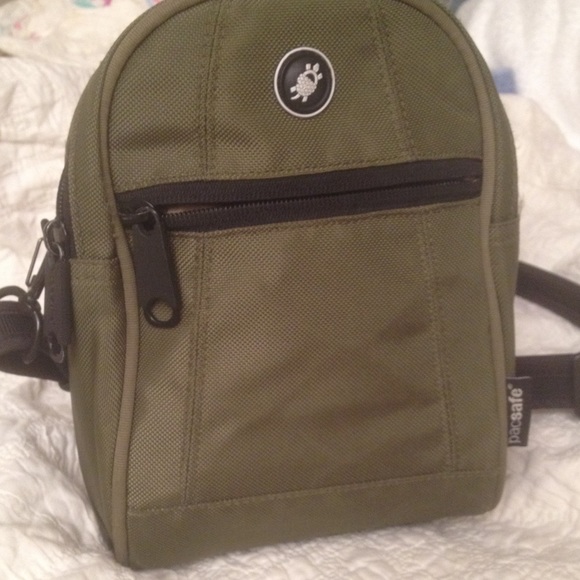 Crossbody pacsafe travel bag purse