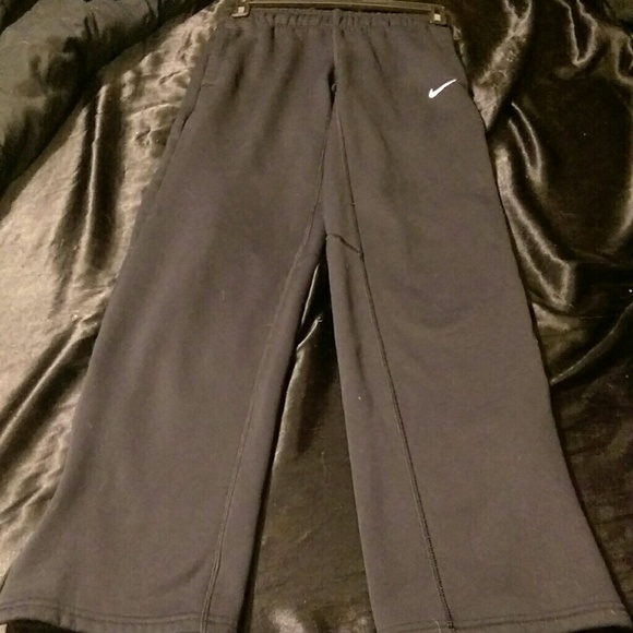 🎀🎀 NWOT Nike Therma Fit Sweats!
