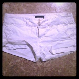 Women's stretch white cotton shorts!
