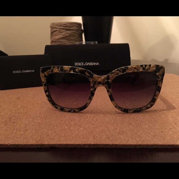 Authentic Dolce &Gabbana sunglasses. NWOT - Picture 4 of 7