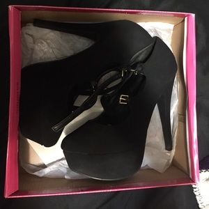 Black nubuck heels