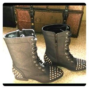 🎀BRAND NEW🎀BLACK🔹🔹STUDDED🔹🔹COMBAT BOOTS🌺